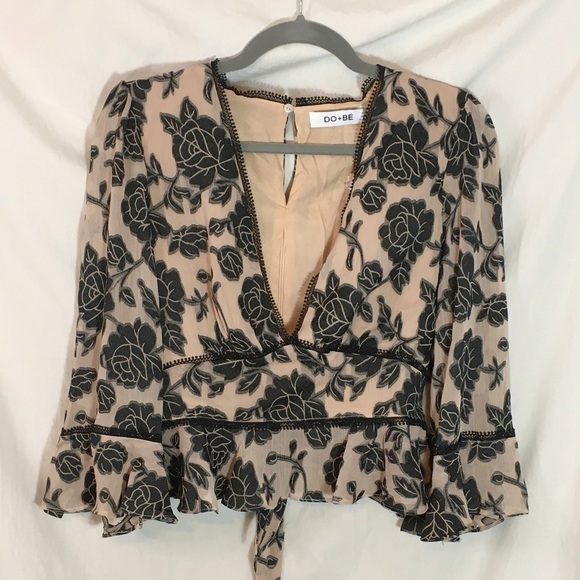 NWT Floral Peplum Blouse with flouncy sleeves - Picture 3 of 5